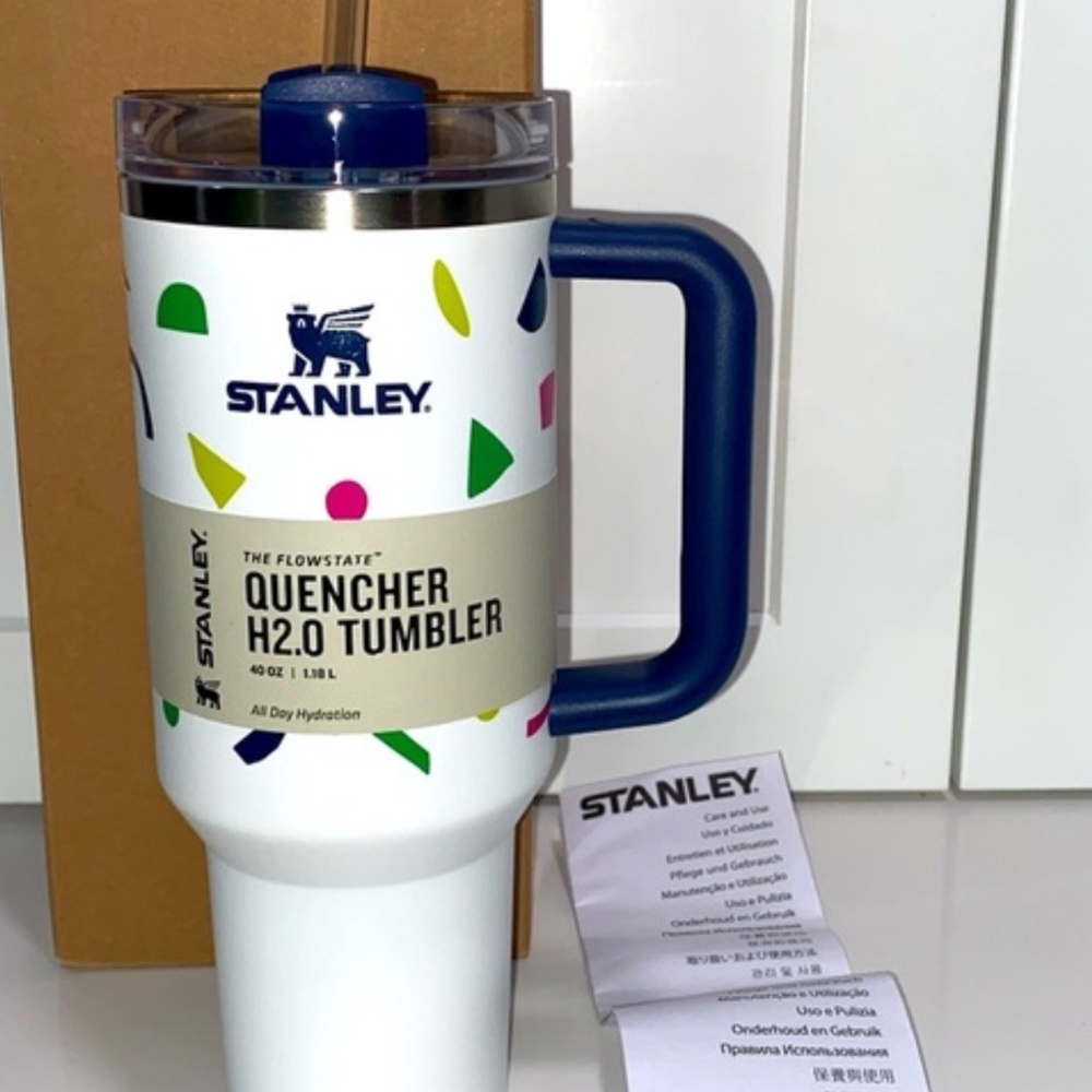 Stanley The Quencher H2.O Flowstate Tumbler 40 oz in Abstract Geos NWT - Picture 8 of 9